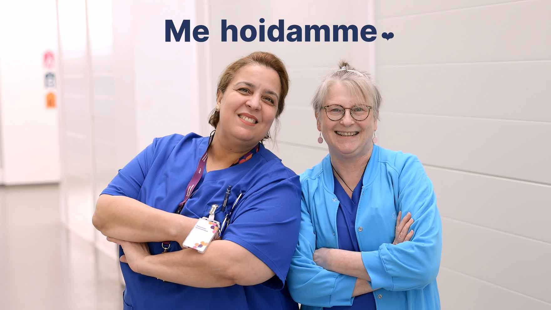 Kaksi Pirhan työntekijää vierekkäin. Heidän yläpuolellaan on Me hoidamme -teksti.