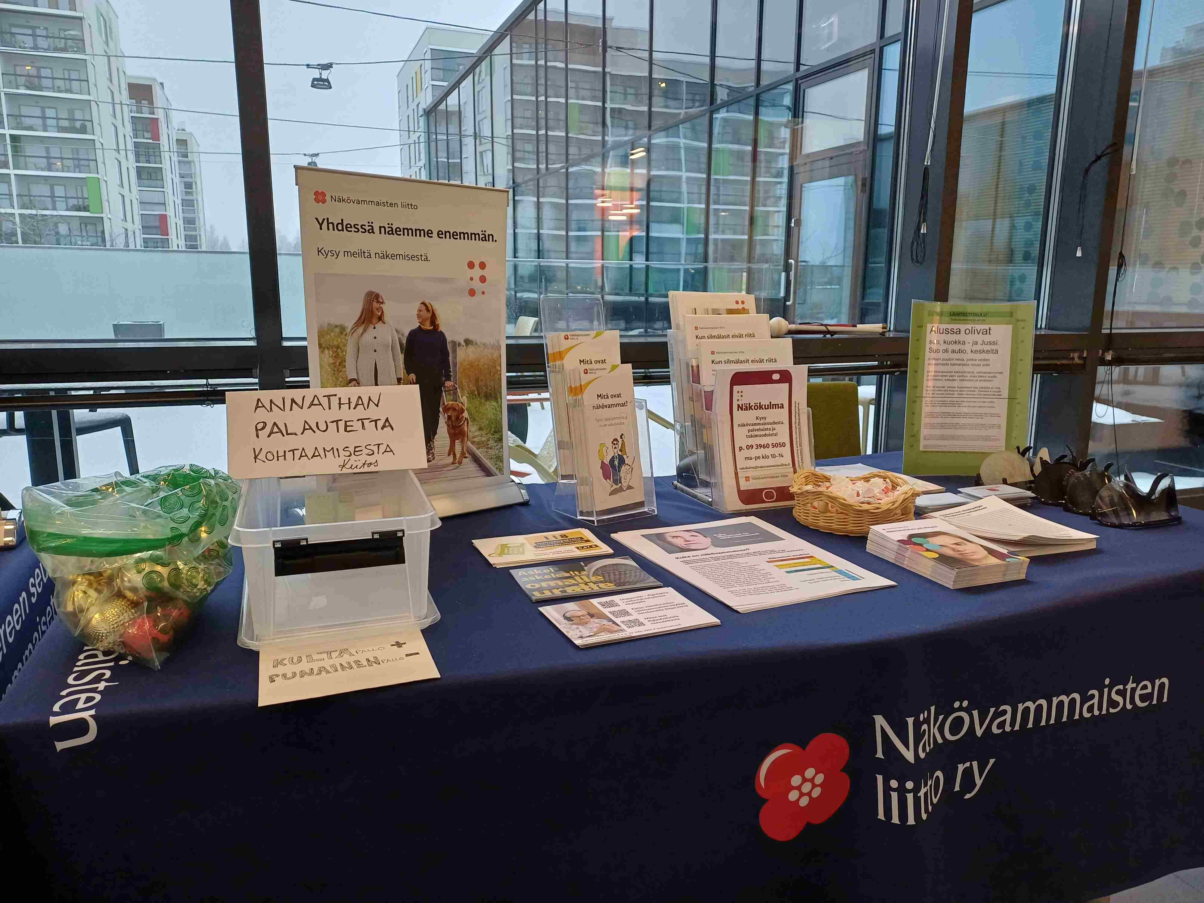 Näkövammaisten liitto ry:n piste osallisuusviikon tapahtumassa.