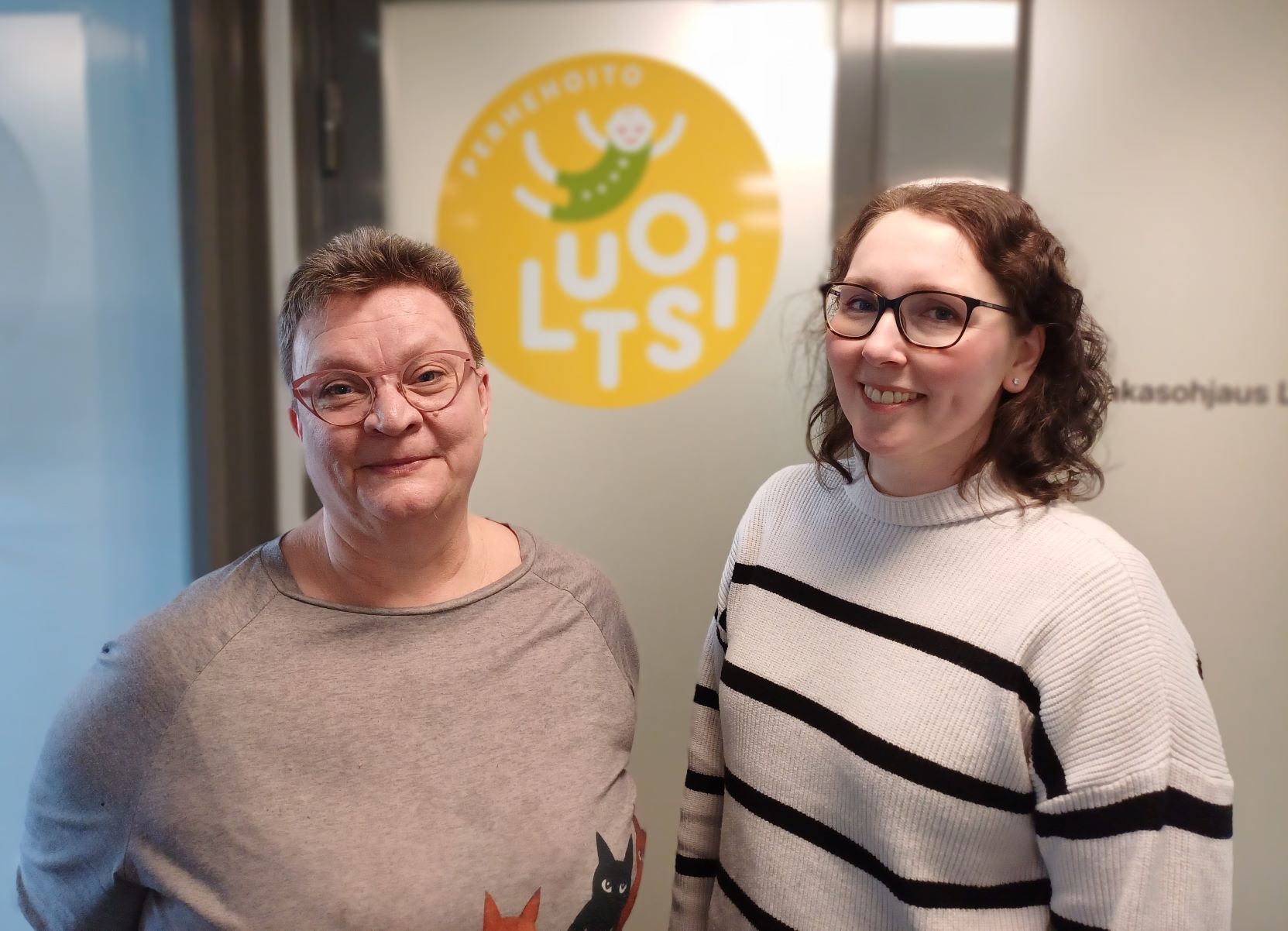 Sijaisperheiden valmentajat Sari ja Liisa